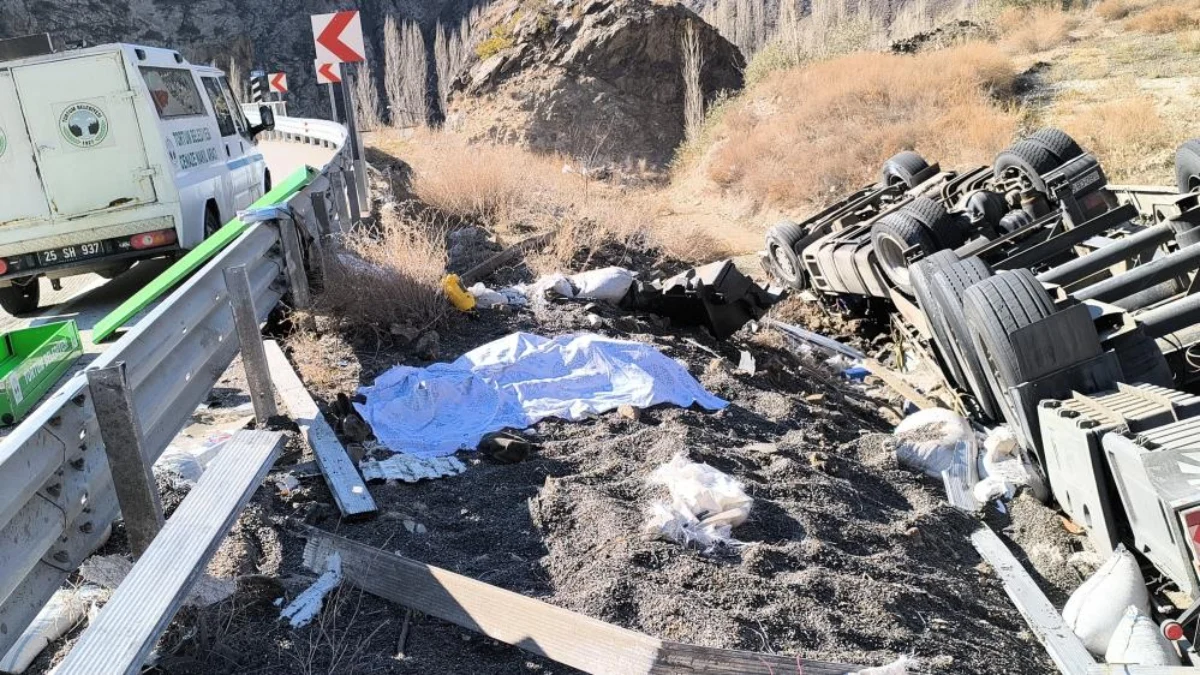 Erzurum’da feci kaza: tır sürücüsü hayatını kaybetti